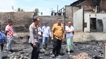 Di Tengah Musibah, Kapolres dan Bupati Aceh Tenggara Hadir Menguatkan Korban Kebakaran